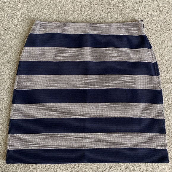 Ann Taylor Loft A line navy cream striped skirt, 4P - Picture 2 of 6